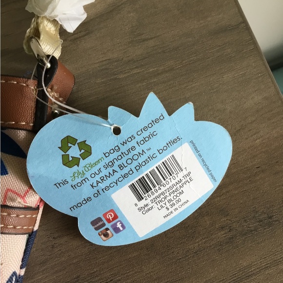 Lily Bloom Pineapple Print Multicolored Crossbody Bag NWT - Picture 3 of 4